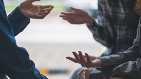 Tiefere Gesrpäche und Freundebuch für Erwachsene für Freundschaften im Erwachsenenalter