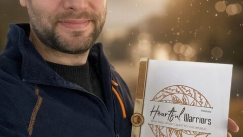 Wie ich mich selbst verloren und mich selbst gefunden habe. Dankbarkeit und Verbundenheit durch mein Freundebuch für Erwachsene